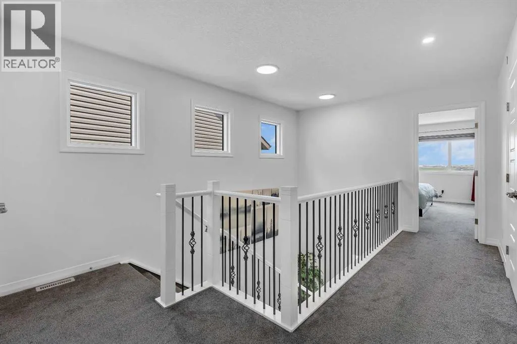 176 Howse Crescent NE