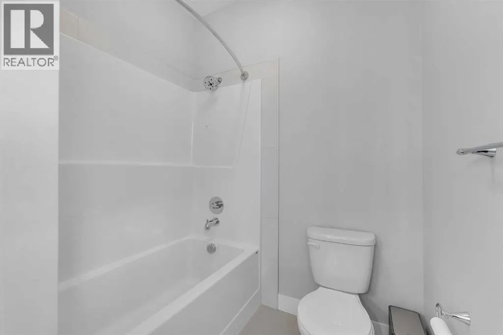 81 Carringvue Manor NW