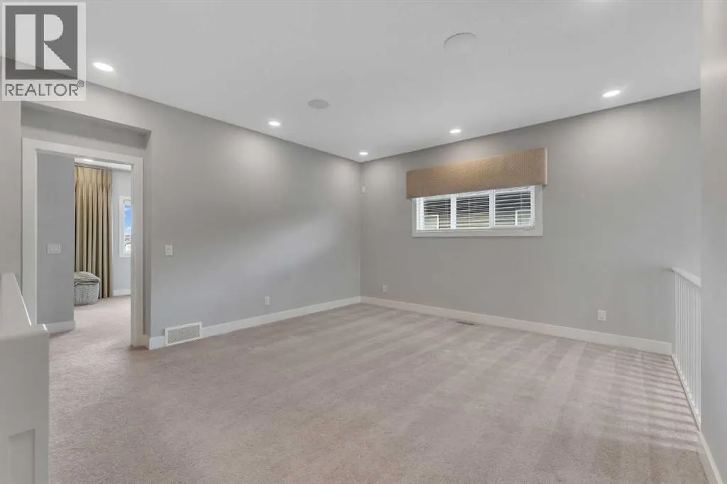 81 Carringvue Manor NW