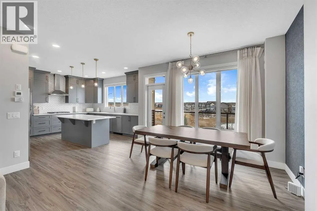 81 Carringvue Manor NW