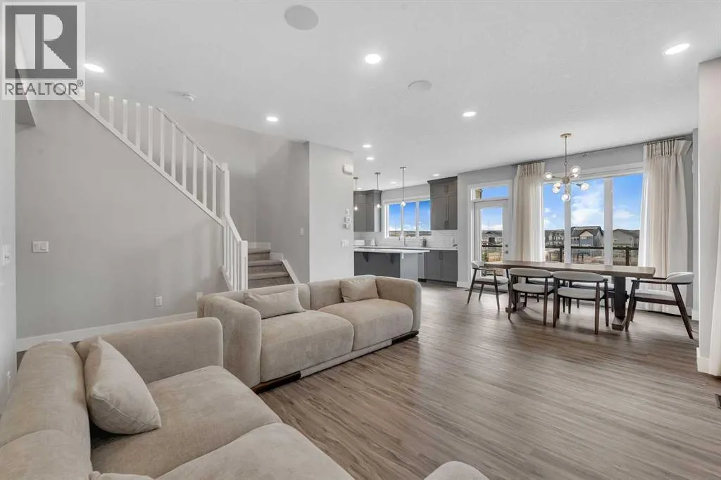 81 Carringvue Manor NW
