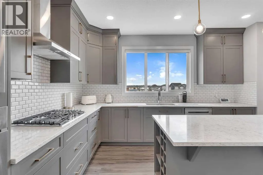 81 Carringvue Manor NW