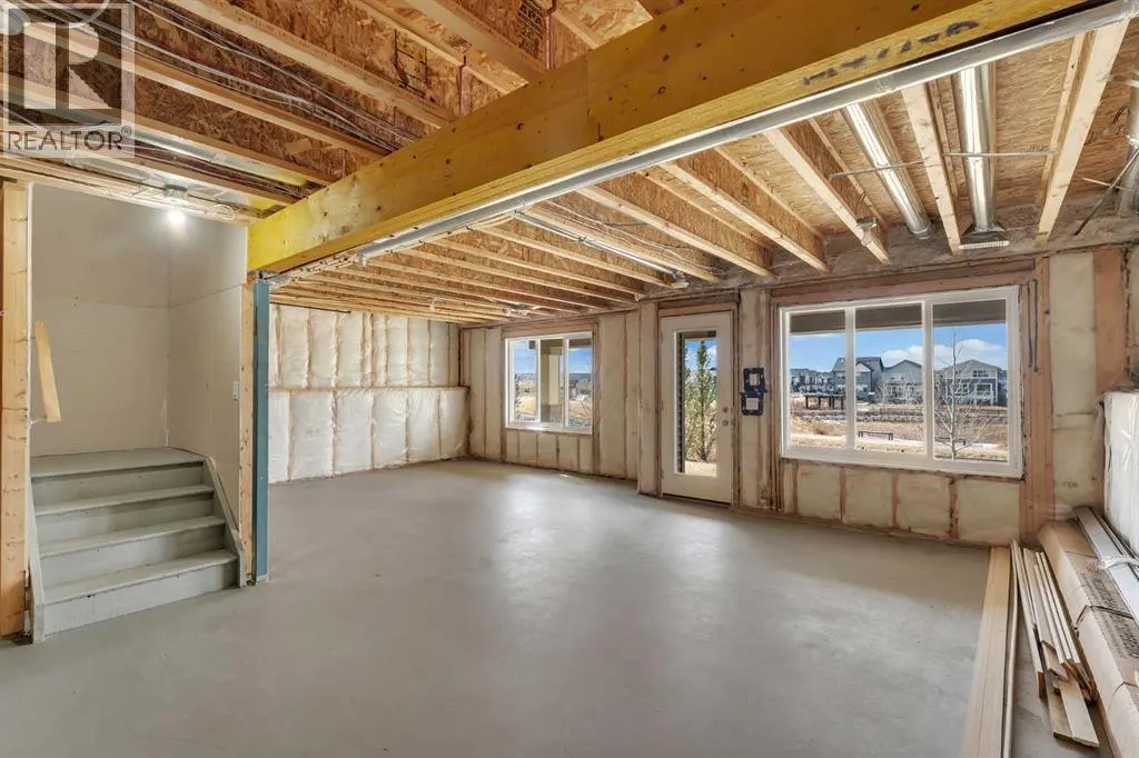 81 Carringvue Manor NW