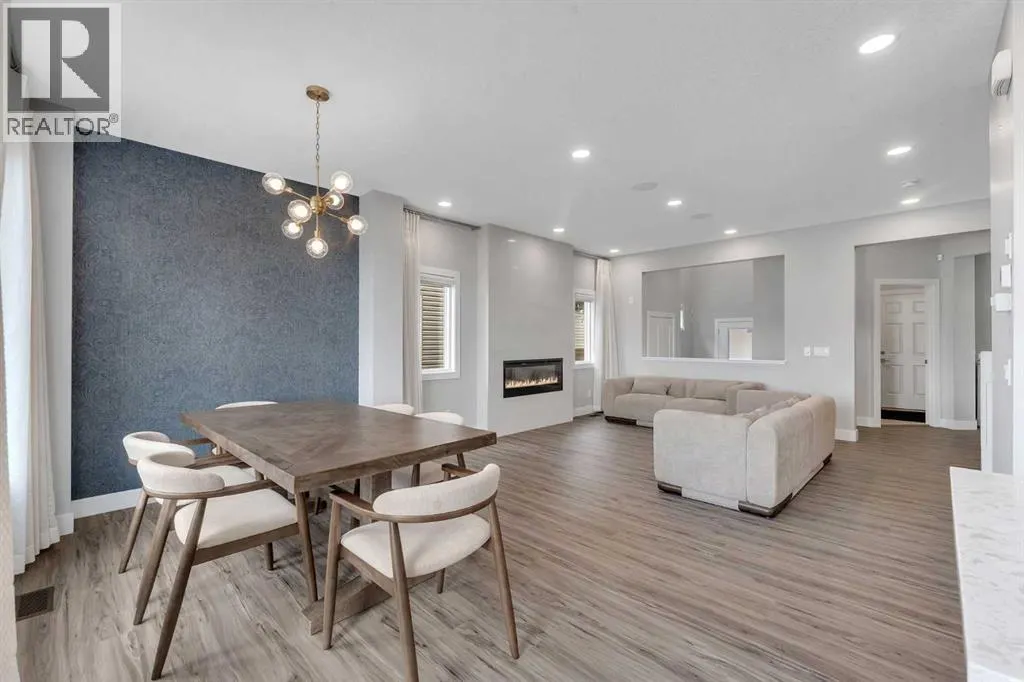 81 Carringvue Manor NW