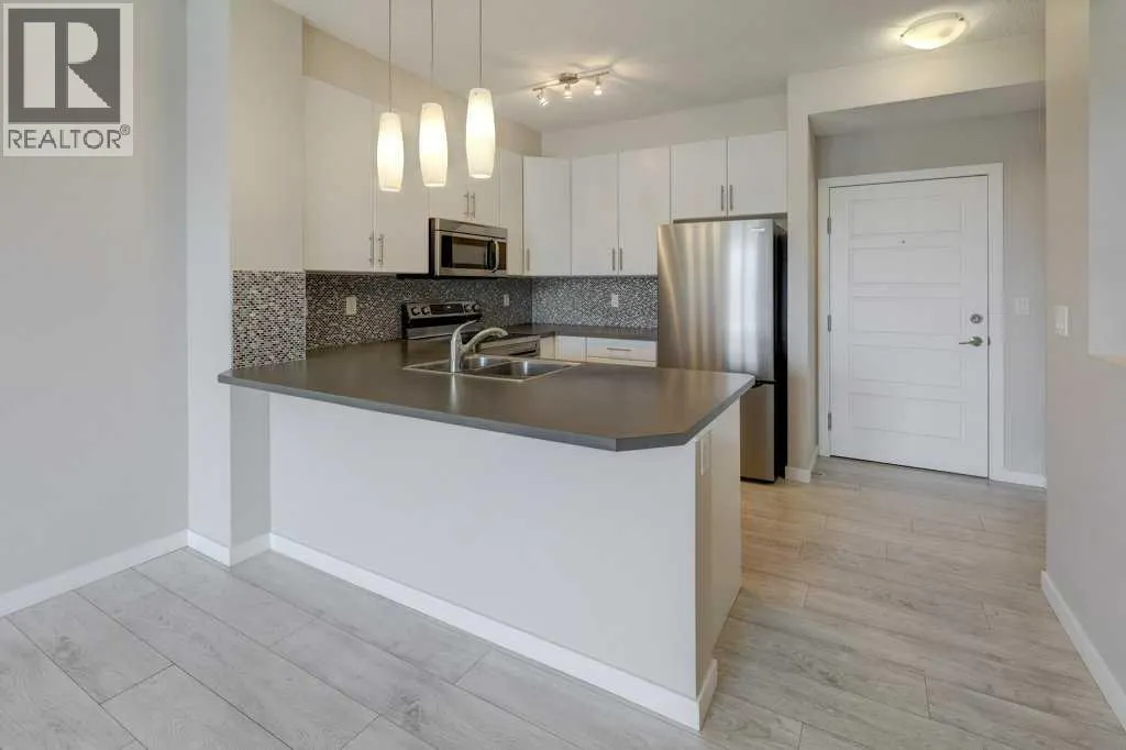 307, 207 Sunset Drive