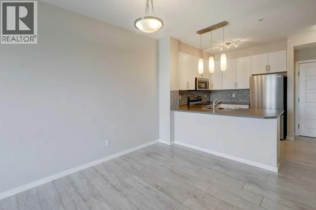 307, 207 Sunset Drive