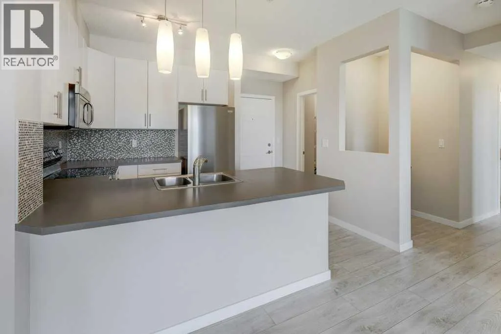 307, 207 Sunset Drive