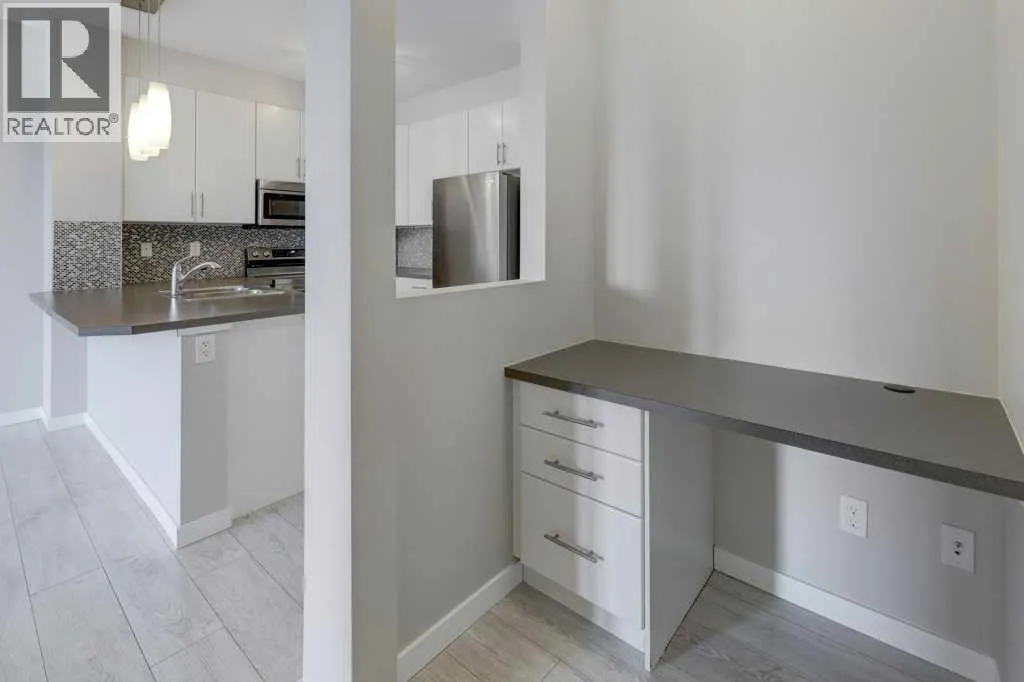 307, 207 Sunset Drive