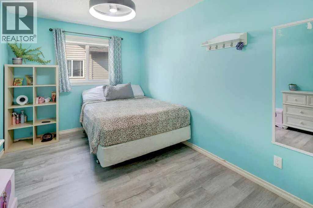 242 Crystal Green Point