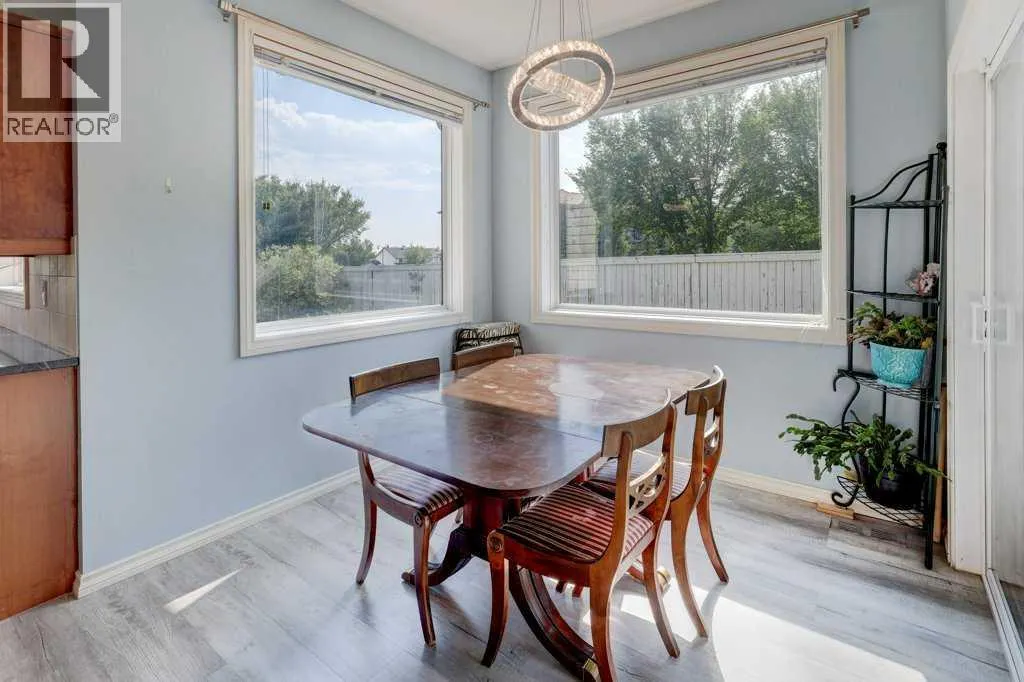 242 Crystal Green Point
