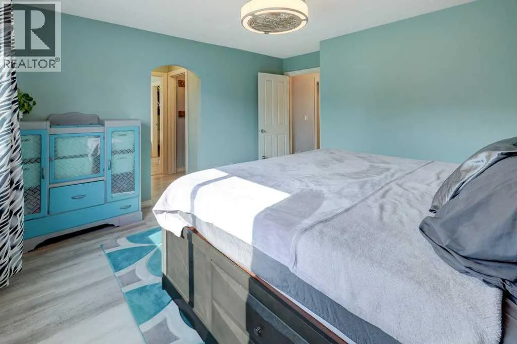 242 Crystal Green Point
