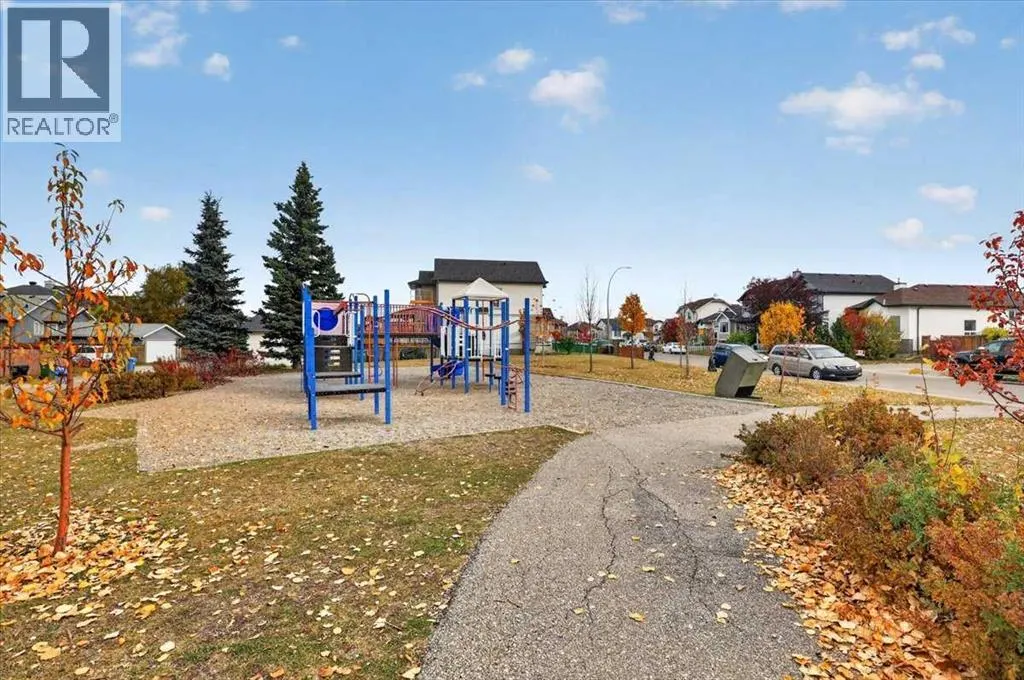 26 Saddlemead Way NE