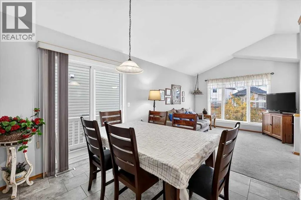 26 Saddlemead Way NE