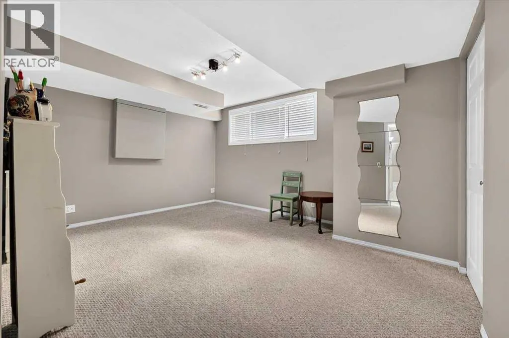 26 Saddlemead Way NE