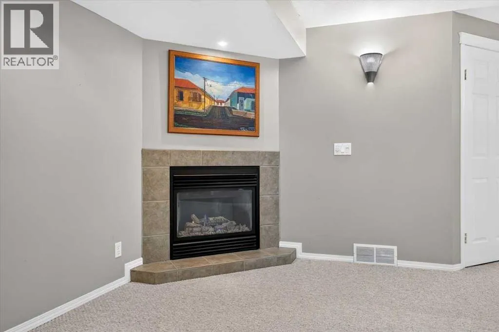 26 Saddlemead Way NE