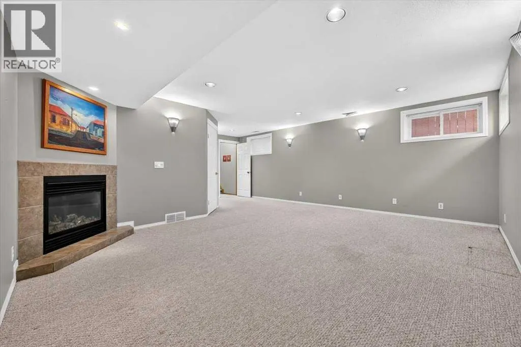 26 Saddlemead Way NE