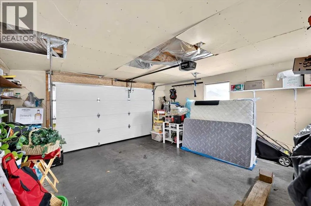 26 Saddlemead Way NE