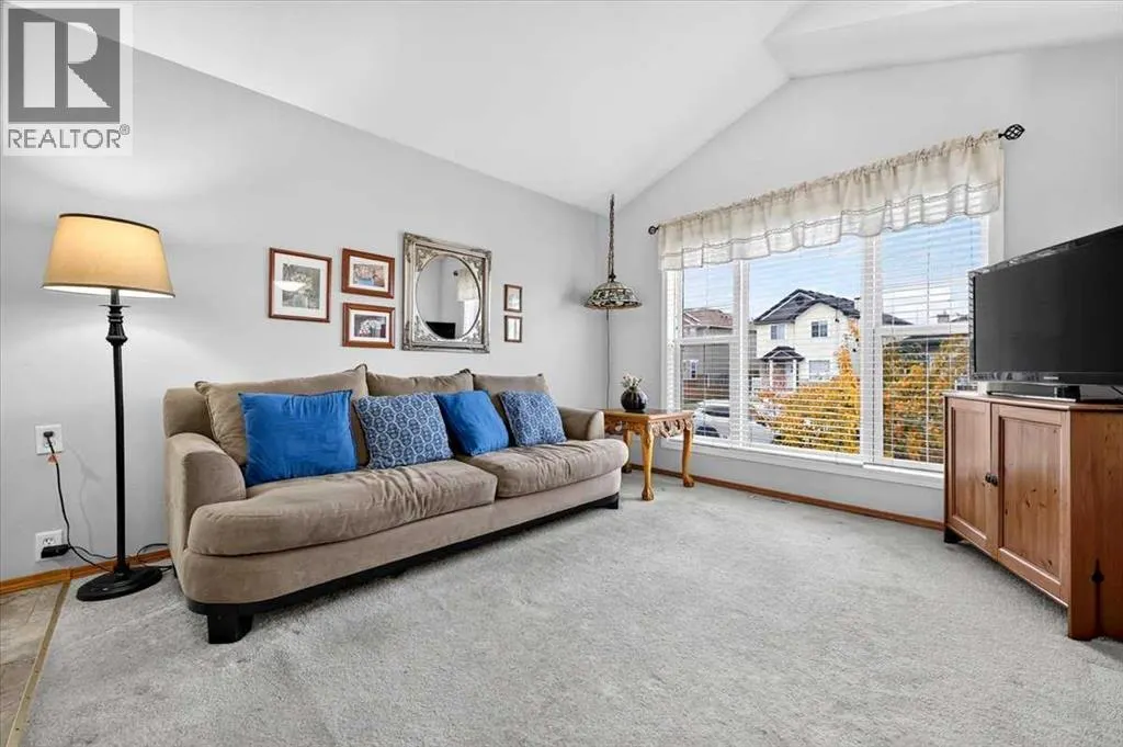 26 Saddlemead Way NE
