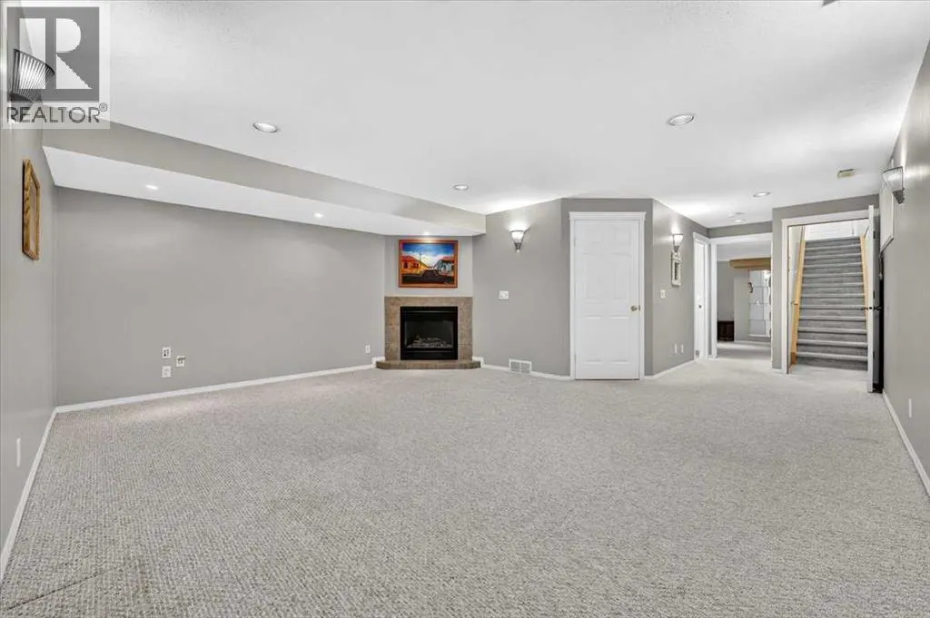 26 Saddlemead Way NE