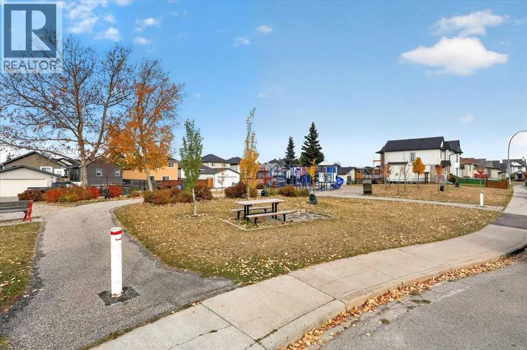 26 Saddlemead Way NE