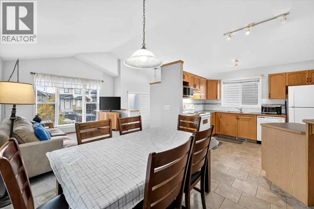 26 Saddlemead Way NE