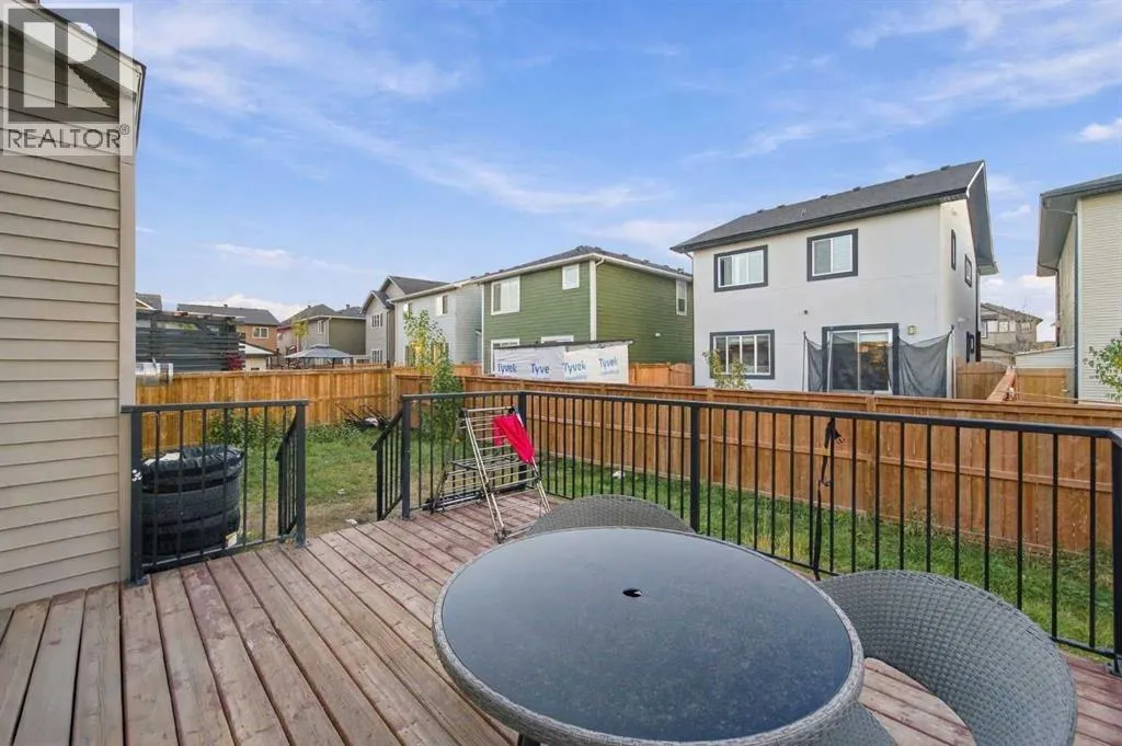 242 Savanna Close NE