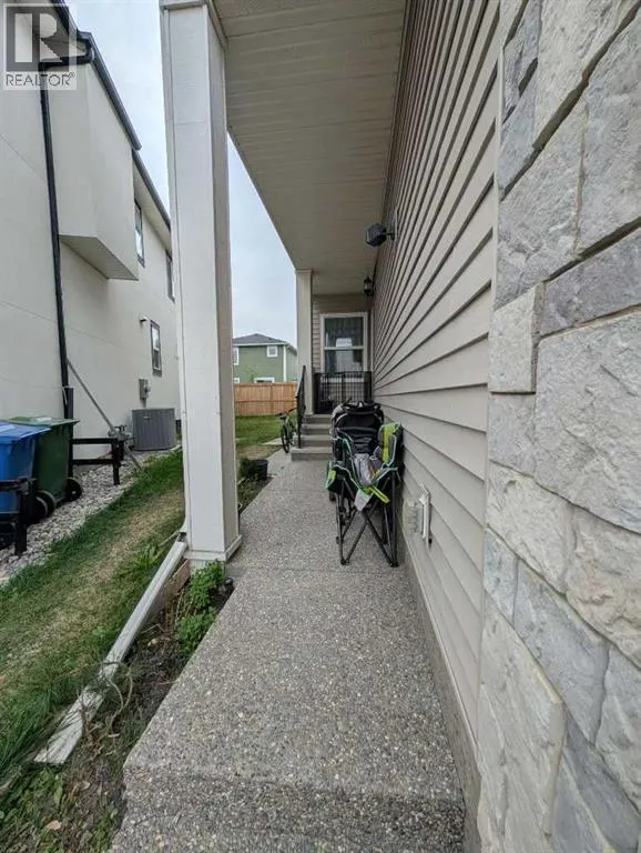 242 Savanna Close NE