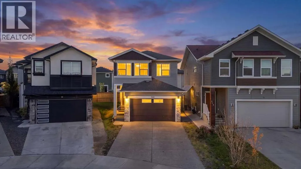 242 Savanna Close NE