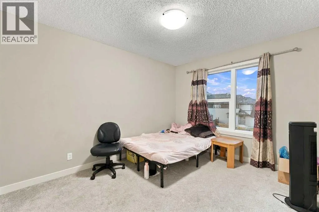 242 Savanna Close NE