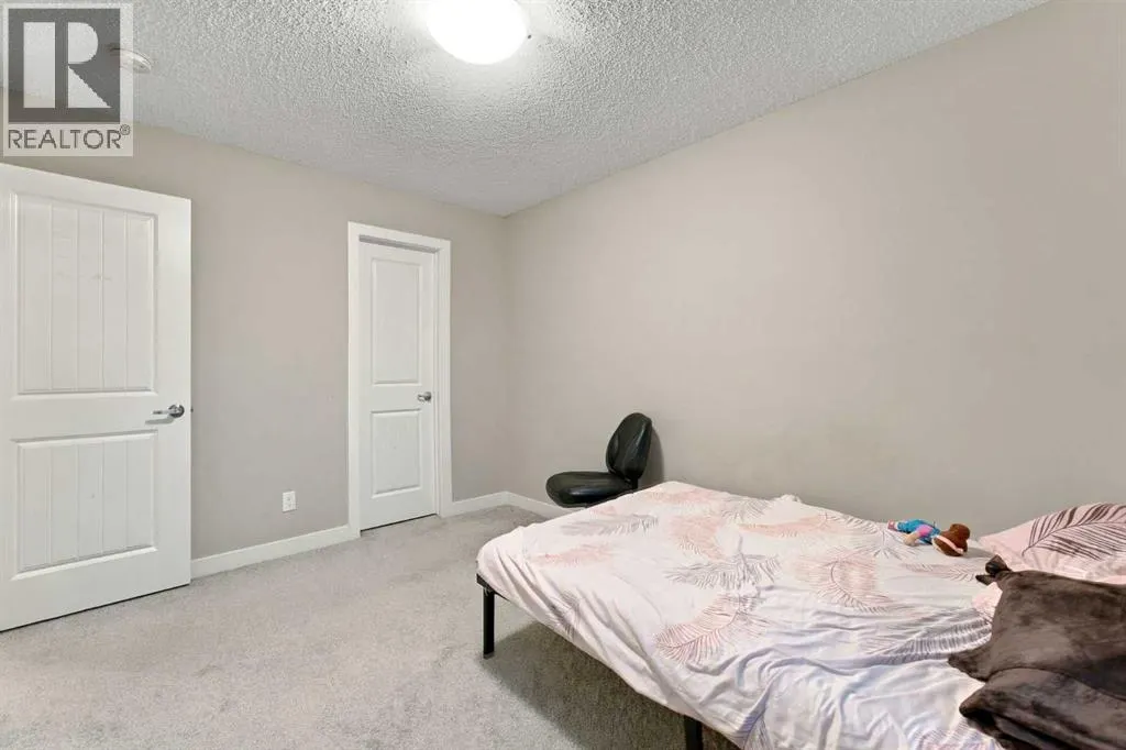 242 Savanna Close NE