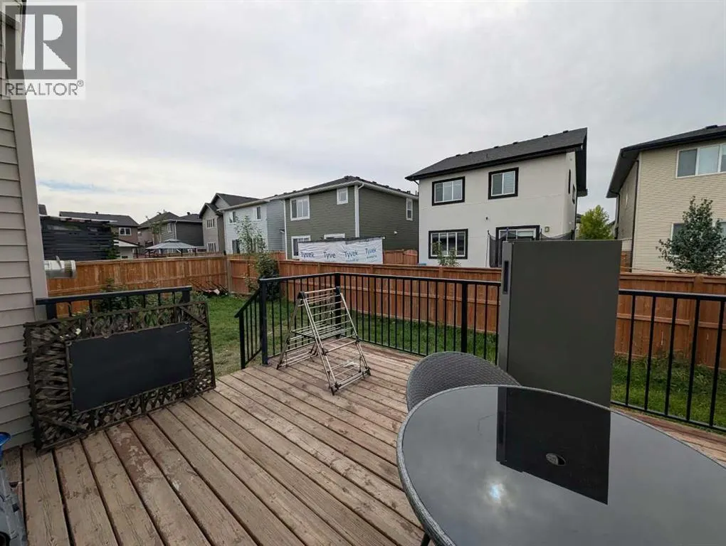 242 Savanna Close NE