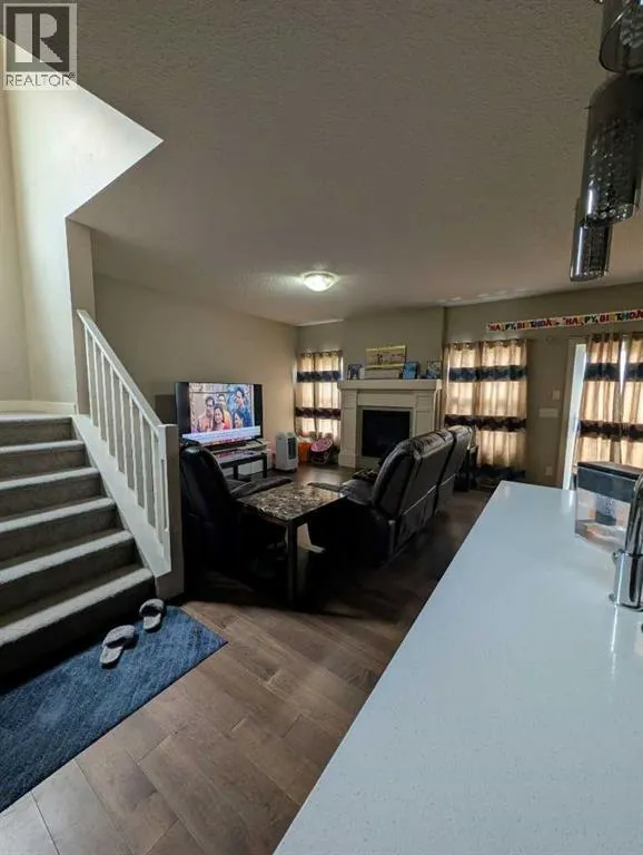 242 Savanna Close NE