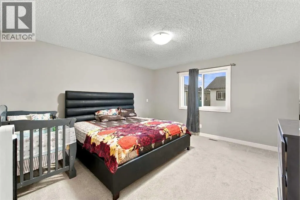242 Savanna Close NE