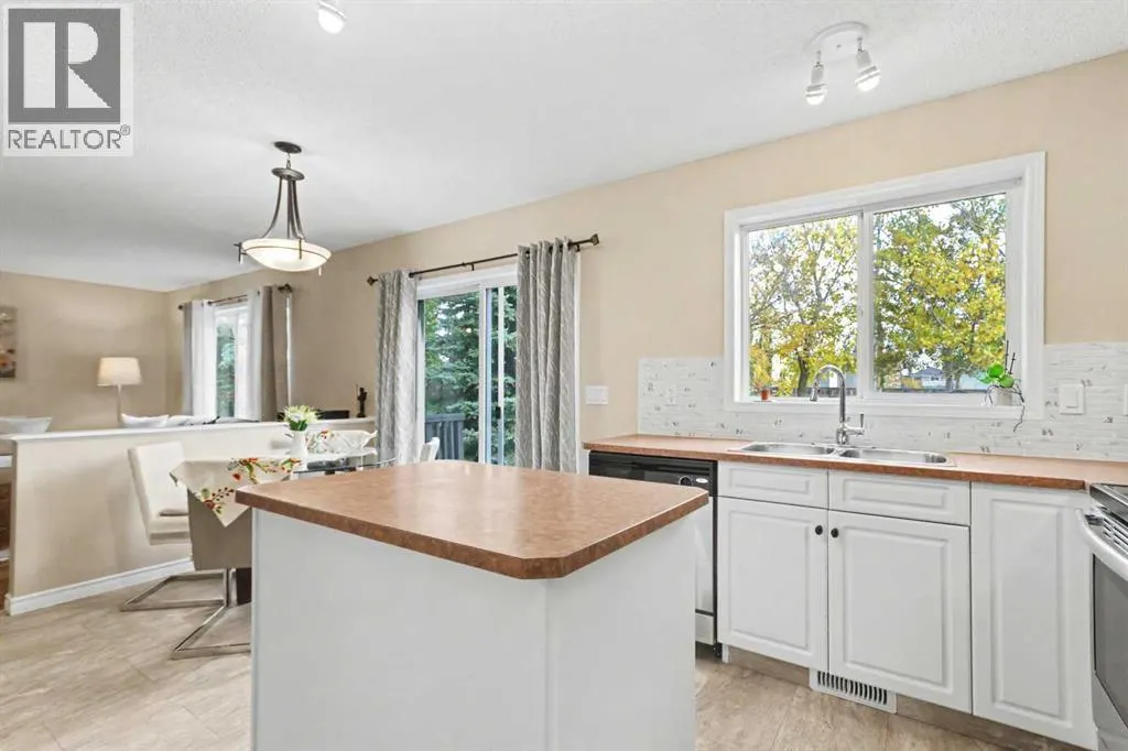 436 Rocky Ridge Bay NW
