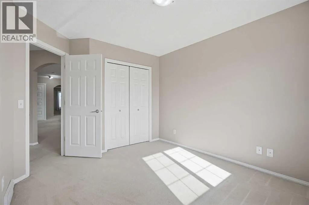 249 Saddlecrest Way NE