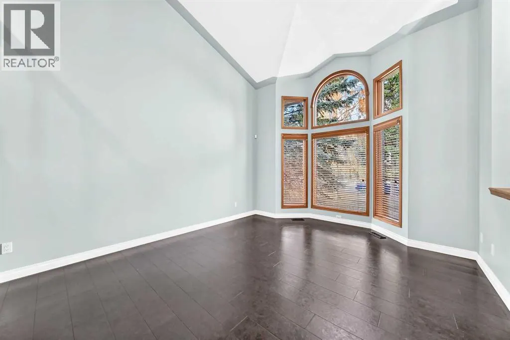 120 Woodacres Drive SW