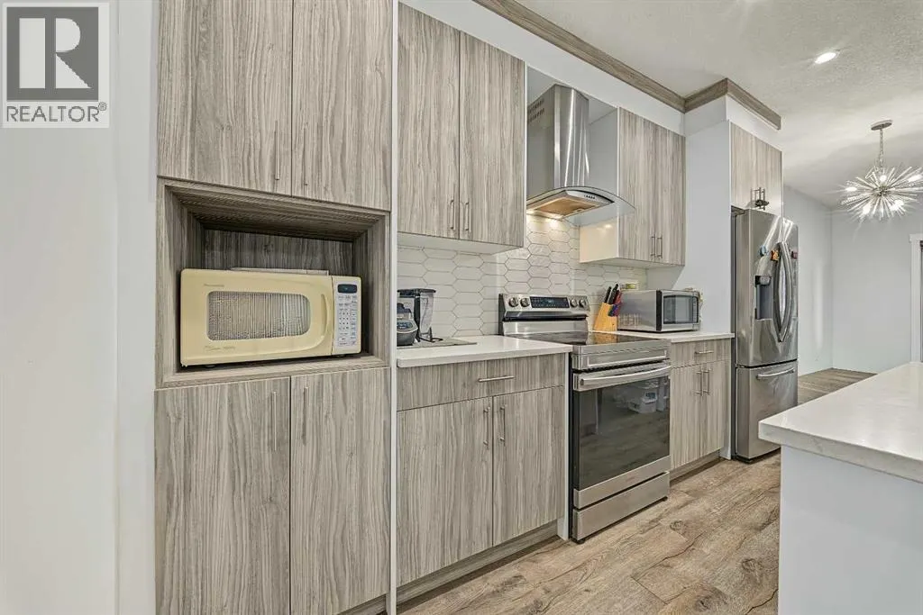 708, 95 Skyview Close NE