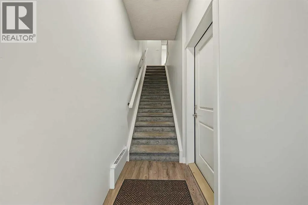 708, 95 Skyview Close NE