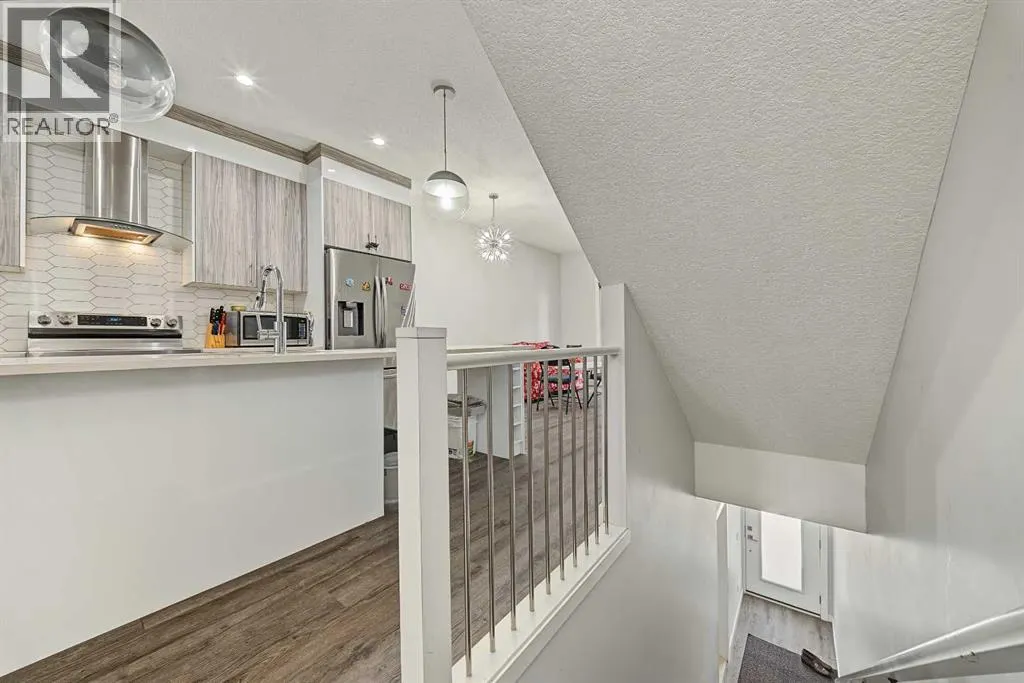 708, 95 Skyview Close NE