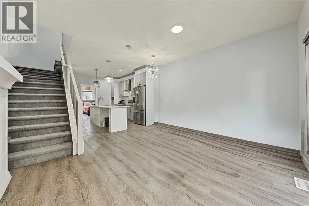 708, 95 Skyview Close NE