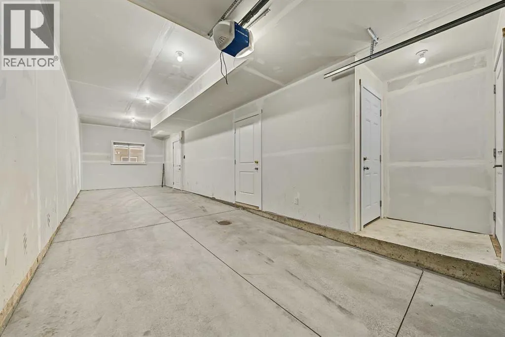 708, 95 Skyview Close NE
