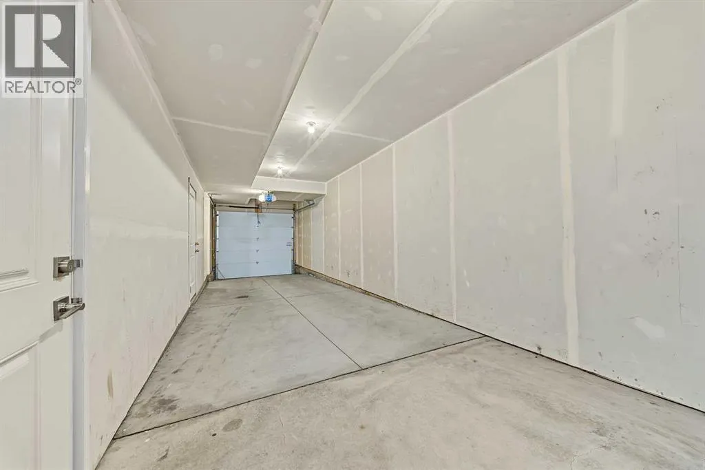 708, 95 Skyview Close NE