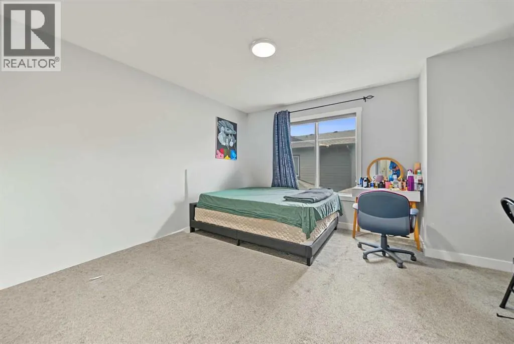 708, 95 Skyview Close NE