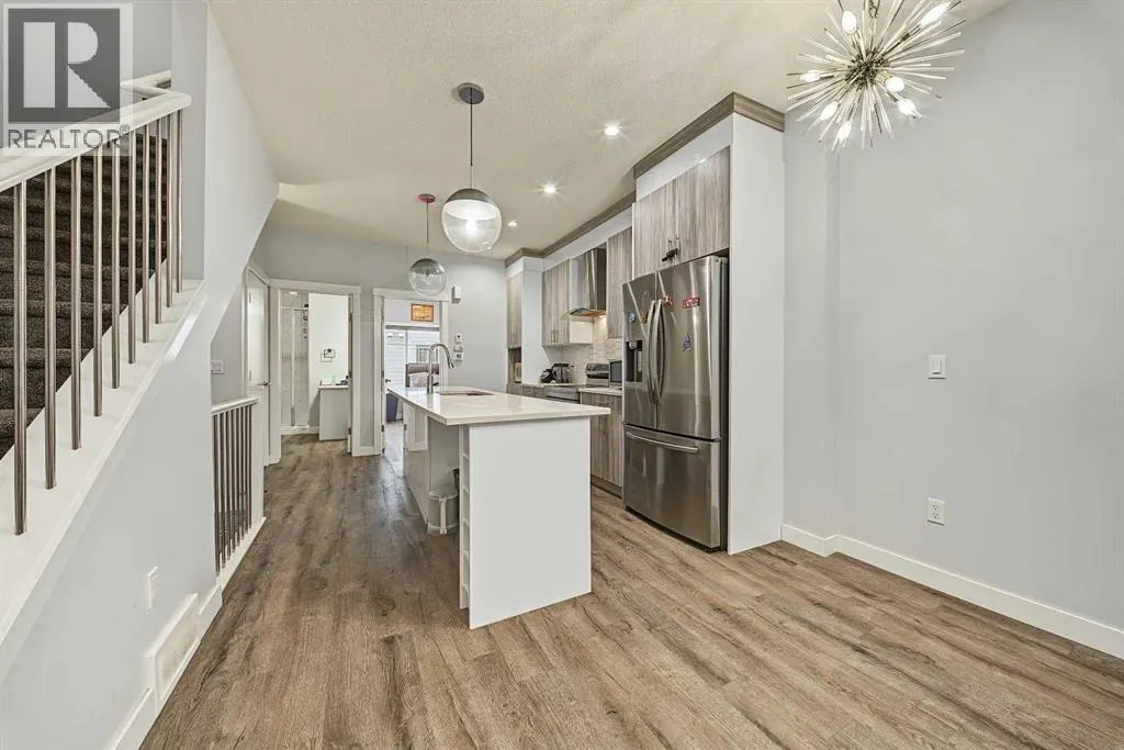 708, 95 Skyview Close NE