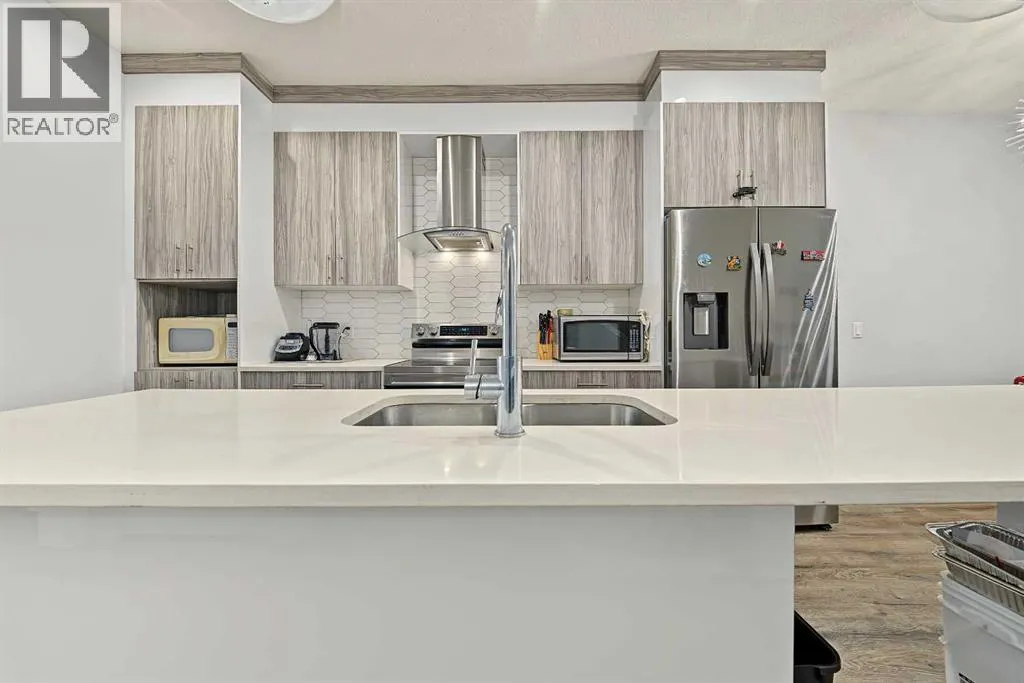 708, 95 Skyview Close NE