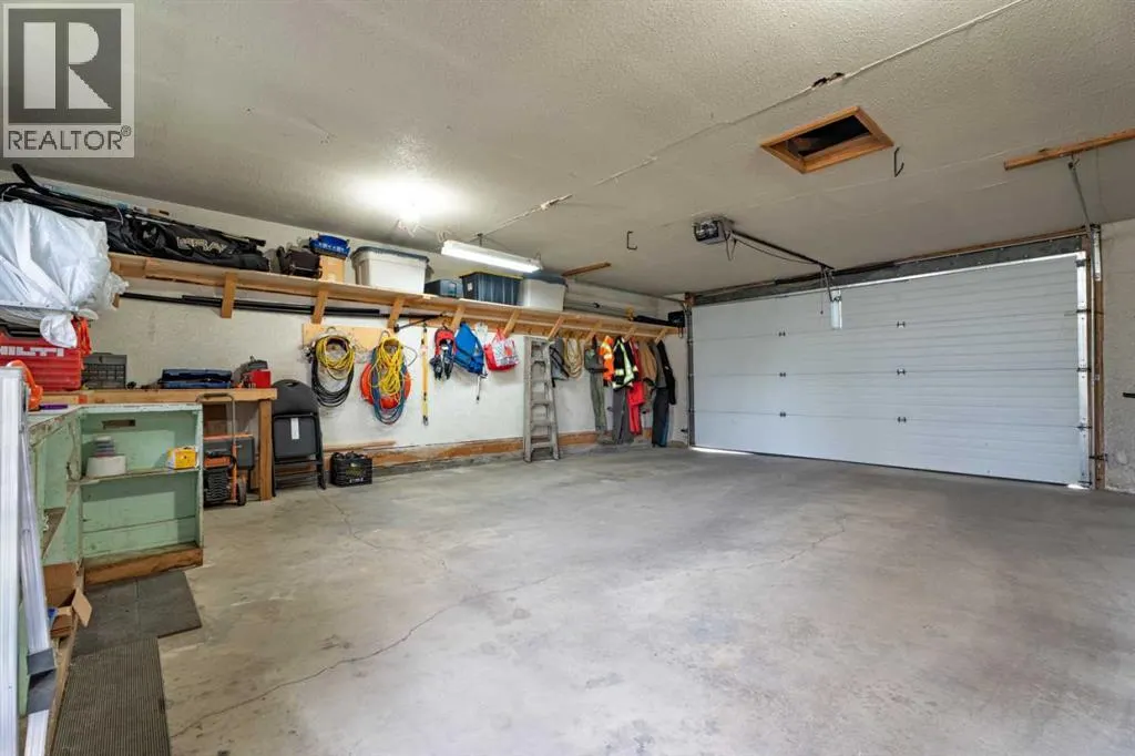 10 Mountain Street E