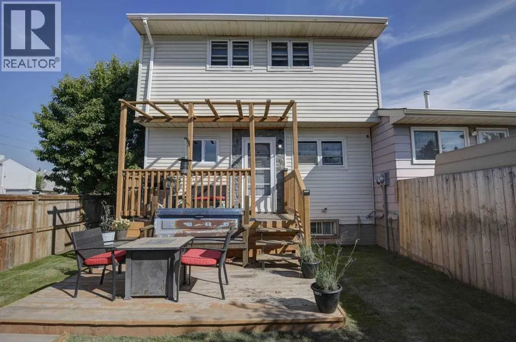 44 Falwood Crescent NE