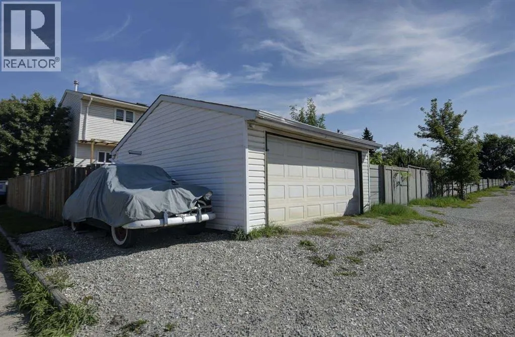 44 Falwood Crescent NE