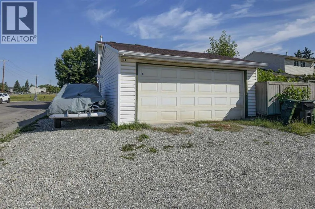 44 Falwood Crescent NE