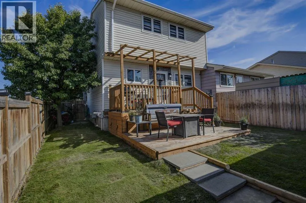 44 Falwood Crescent NE